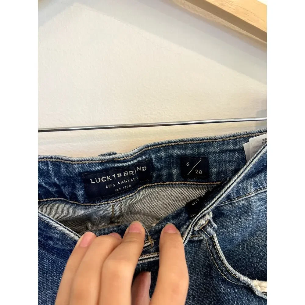 Lucky Brand The Roll Up Denim Size 6/28 Medium Wash Stretch Bermuda Shorts